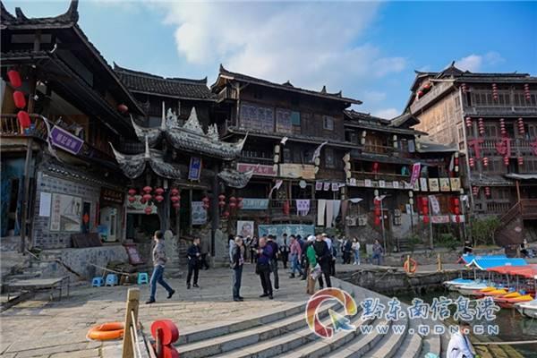 救援爱图画的男孩